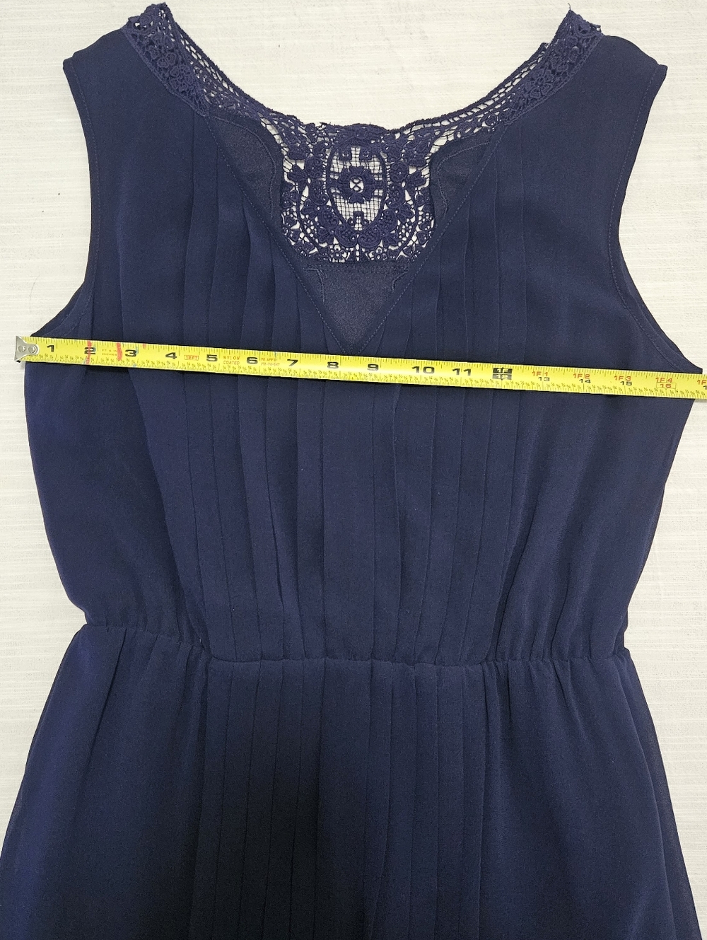 Jessica Simpson Navy Blue Chiffon Pleated Dress, Size 6, Lace Trim V-Neck - Picture 4 of 9